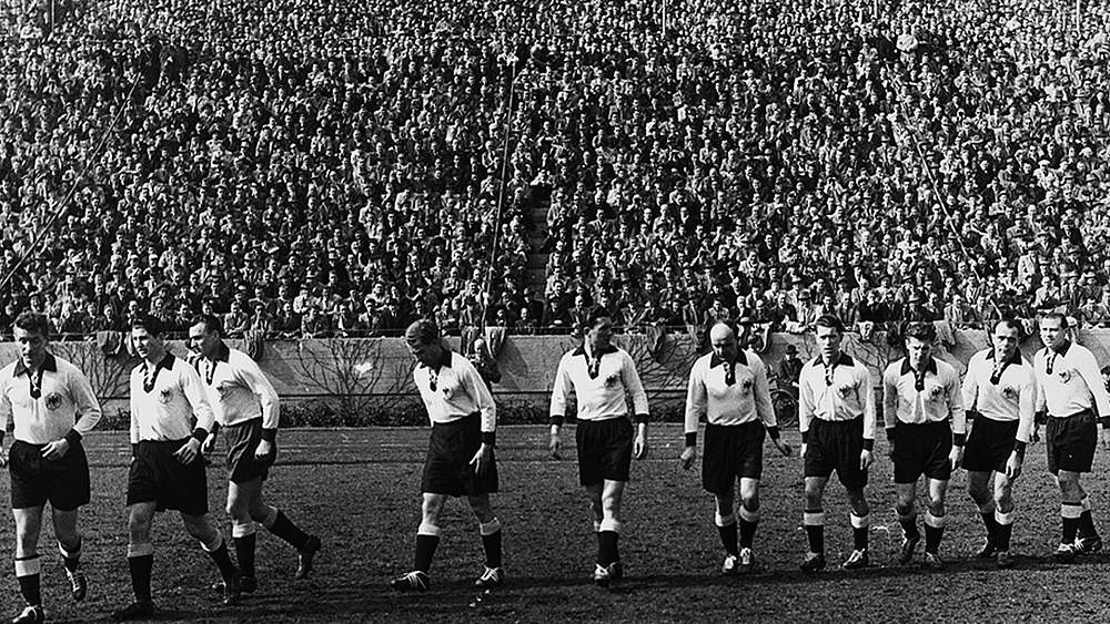 Die DFB-Auswahl 1954 in Saarbrücken ©